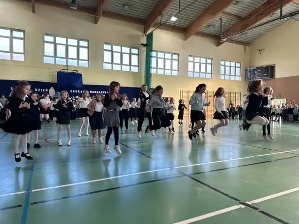 Dzień Edukacji Narodowej w SP2 Lwówek Śląski – apel pełen humoru i talentów