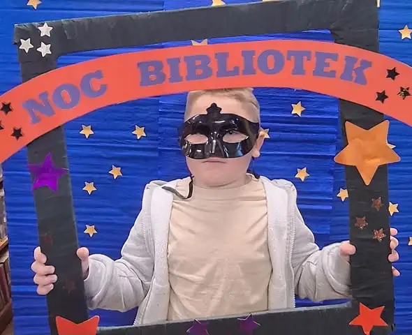 Noc Bibliotek w Mirsku: klasa 1a odkrywała magię książek