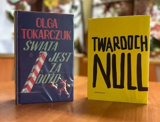 Nowości w bibliotece w Mirsku: Tokarczuk i Twardoch na półkach