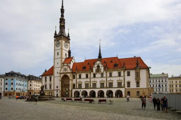 Lwówek Śląski po sezonie wciąż przyciąga turystów. Najstarszy browar w Polsce i ratusz zachwyciły gości