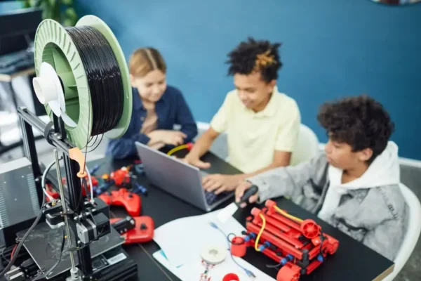 Technik informatyk w Gryfowie Śląskim: druk 3D w praktyce i certyfikaty dla uczniów